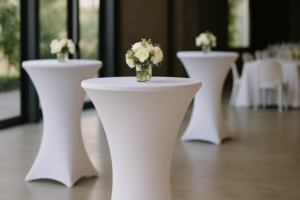 Stehtischhussen kaufen für Gastronomie und Events – elegante Hussen im Einsatz.