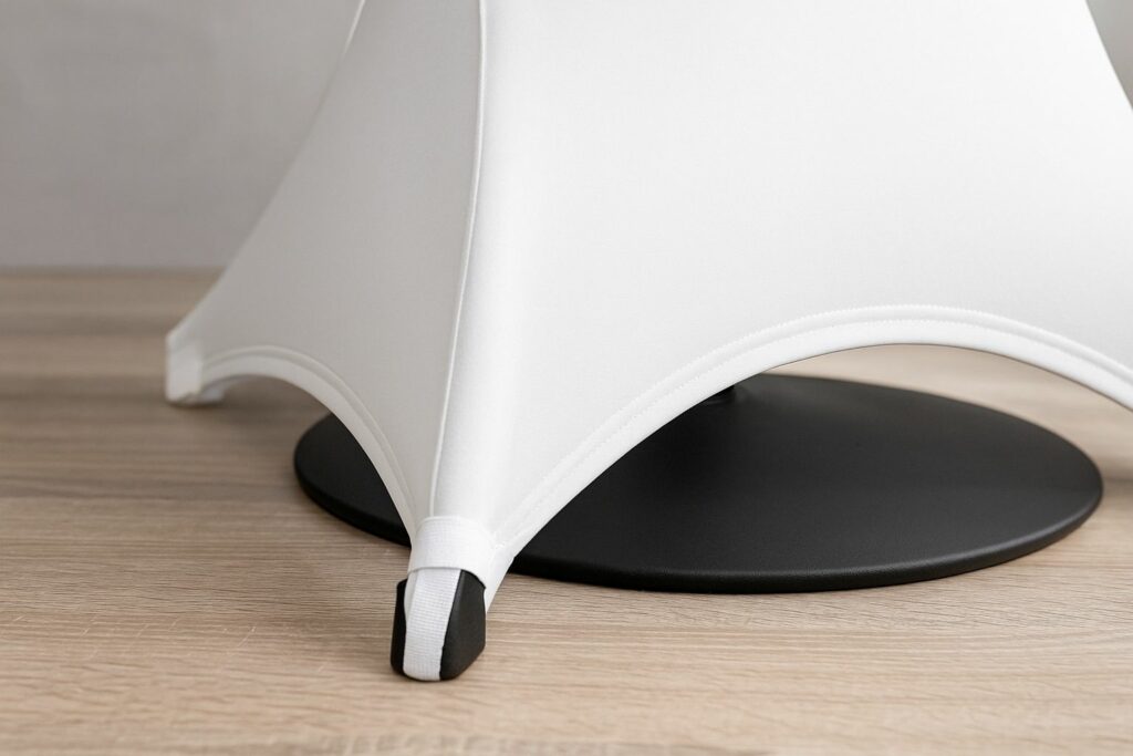 Stehtischhussen – stabile Befestigung und faltenfreie Passform für professionelle Events.